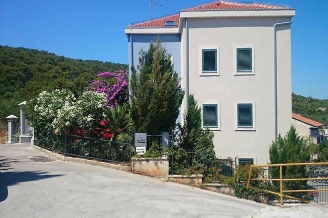 Apartment Relax Villa Salena Слатине Экстерьер фото